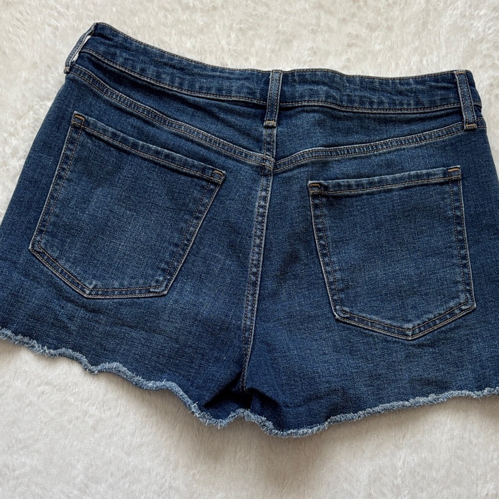 Old Navy Denim Blue Women's Shorts NWOT never worn size 12 - Picture 7 of 8